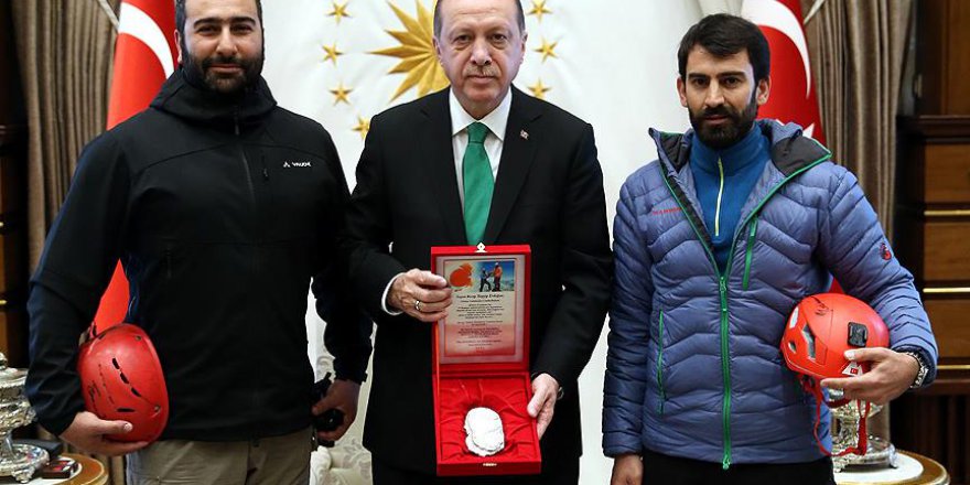 15 Temmuz şehitleri için ABD’nin zirvesine çıktılar