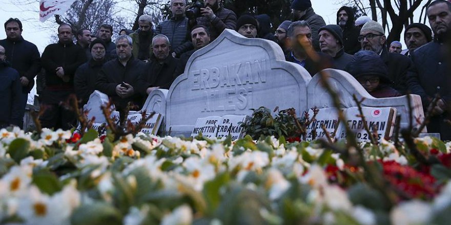 Necmettin Erbakan kabri başında anıldı