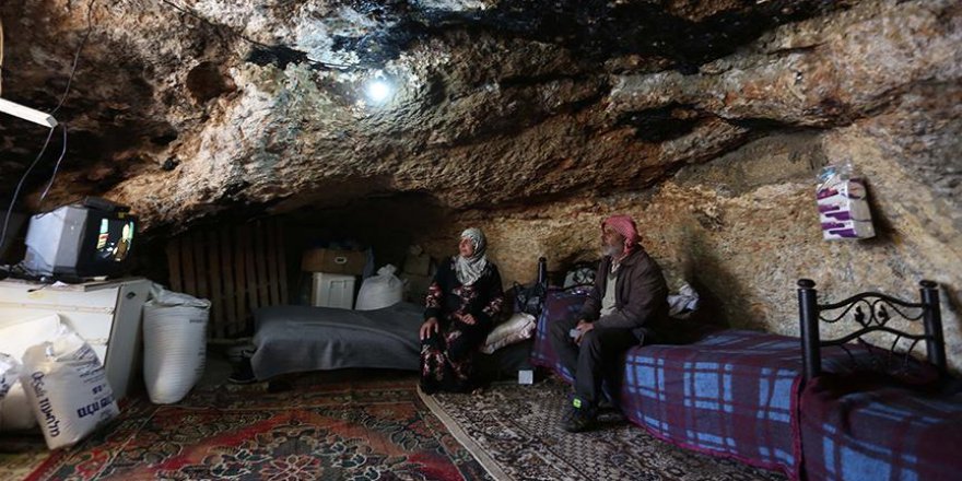 İsrail'in zulmü nedeniyle mağarada yaşıyorlar