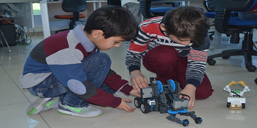 'Dahi çocuklar' Çocuk Üniversitesinde hayata hazırlanıyor