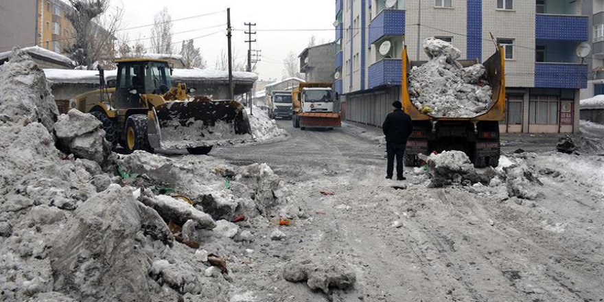Ağrı sokaklarında temizlik çalışması başlatıldı