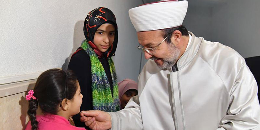 Görmez’den Suriyeli öğrencilere: Türkiye sizin eviniz