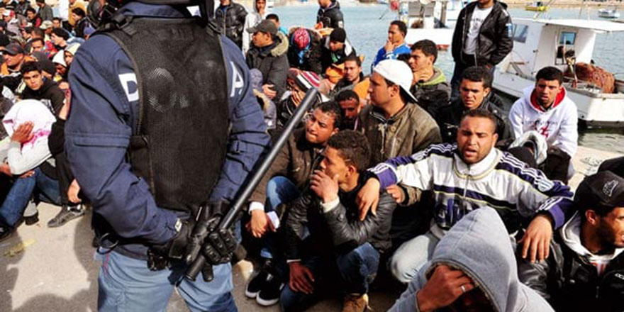 Sığınmacılara yemek vermeyi de yasakladılar