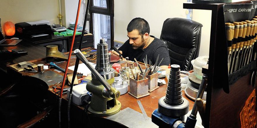 Osmanlı tutkusunu eserlerine işliyor