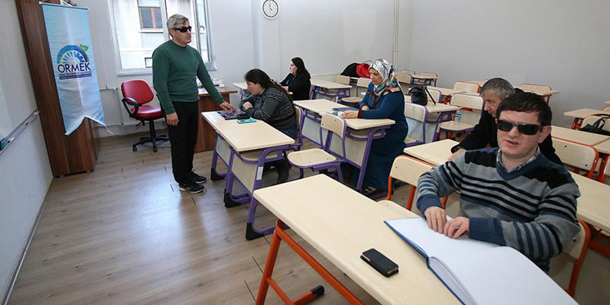 Görme engellilerin Kur'an-ı Kerim okuma sevinci