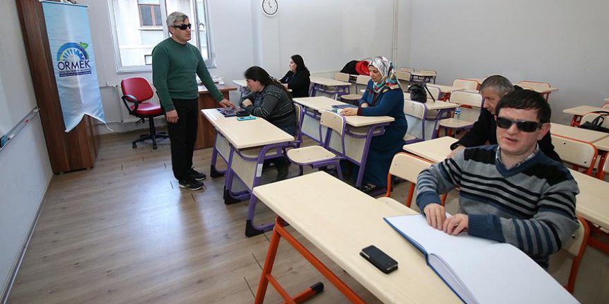 Görme engellilerin Kur'an-ı Kerim okuma sevinci