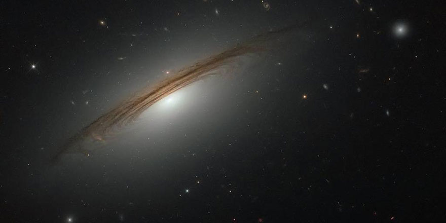 Samanyolundan 4 kat büyük, saatte 1 milyon 770 km hızla dönüyor