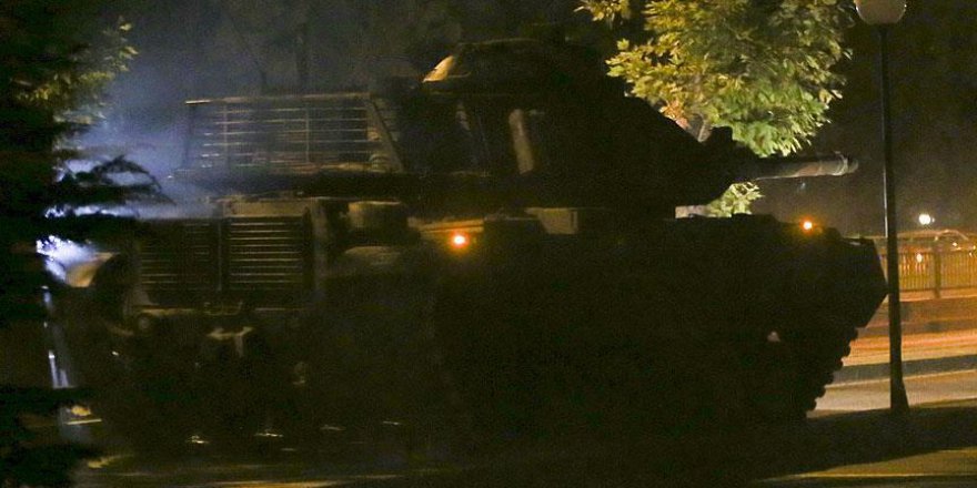Darbeci komutandan 'vurun, kırın gerekirse tanklarla ezin' talimatı