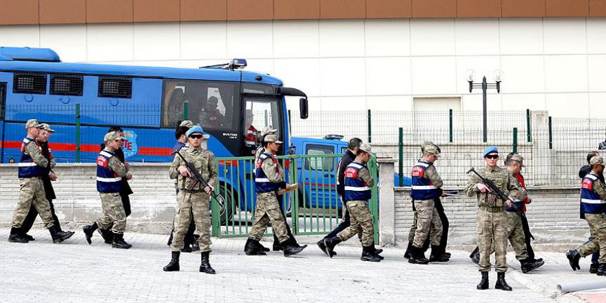 Sela okuyan imam için "kafasına sıkın" talimatı vermişler