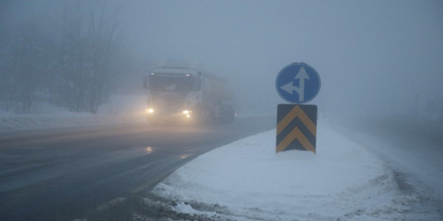 Bolu Dağı'nda kar yağışı ve sis etkili oluyor