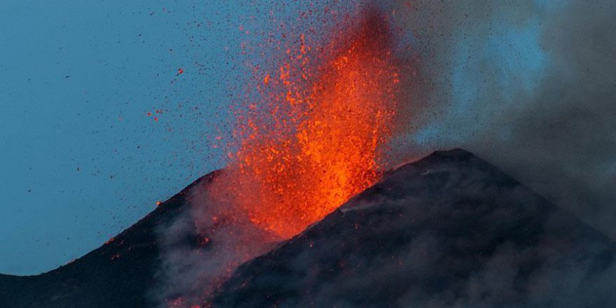 Etna yanardağı patladı 10 kişi yaralandı