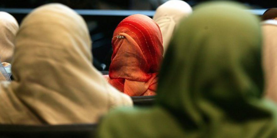 Fransa'da başörtüsüne ayrımcılığa ceza