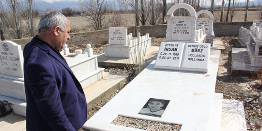 Faşist Hollanda'nın zulmü mezar taşında