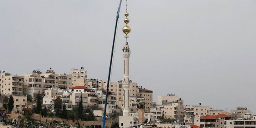 İsrail'in ezan yasağına Filistinlilerden minareli cevap