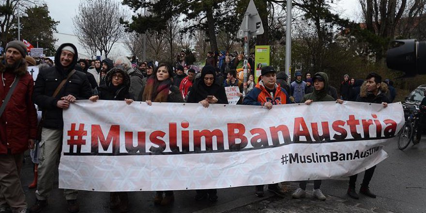 Avusturya’da ırkçılık karşıtı protesto