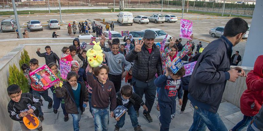 Suriyeli çocuklara '18 Mart' armağanı