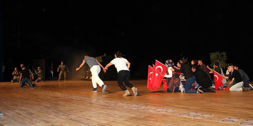 '15 Temmuz Engelsiz Kahramanlar Tiyatrosu' sahnelendi
