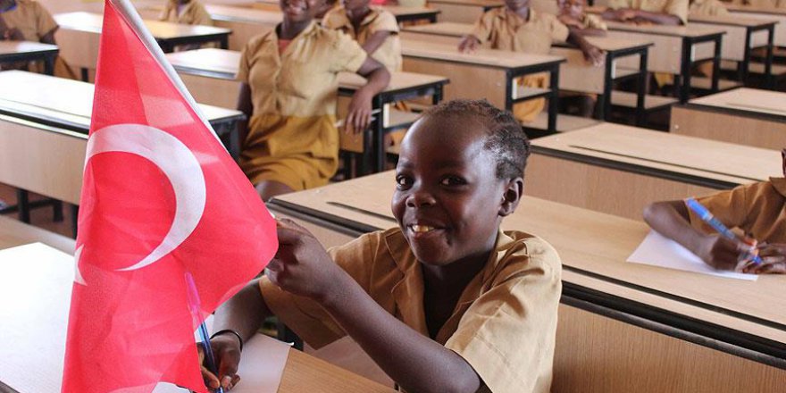 TİKA'dan Kamerun'daki okula donanım desteği