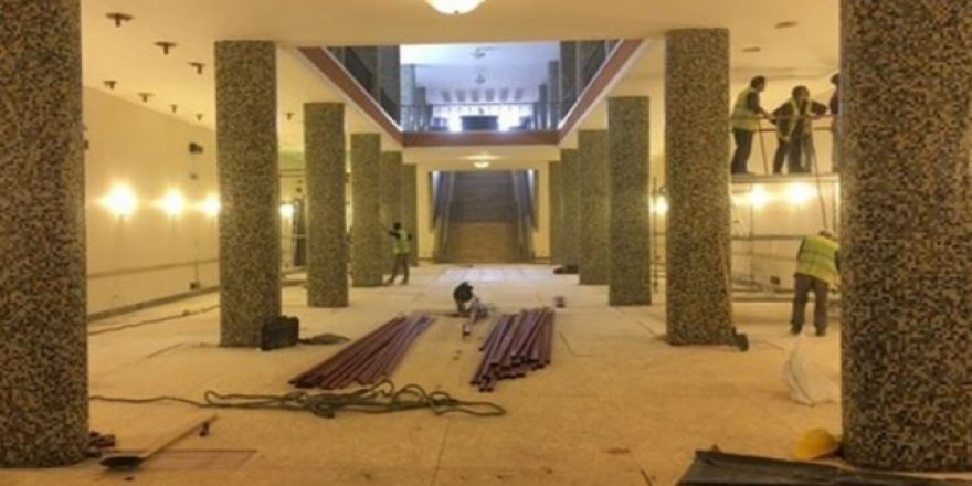 Tatile giren Meclis'te tadilat çalışmaları başladı