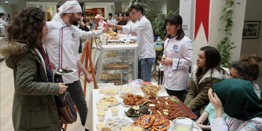 Üniversite öğrencilerinden 'Mehmetçik'e destek