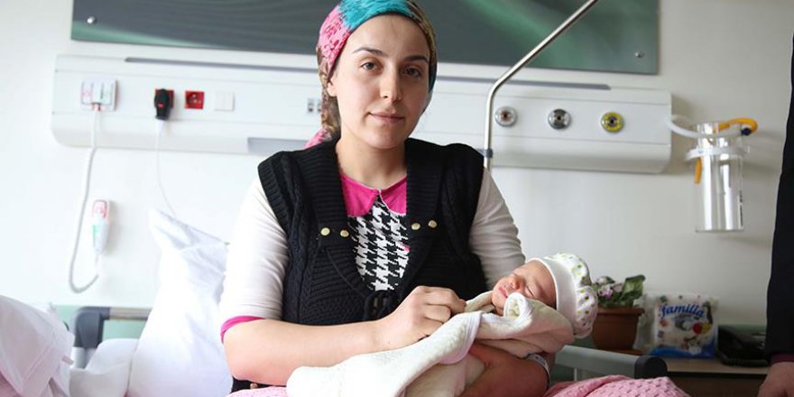 Şehir hastanesinin ilk bebeği şansıyla doğdu