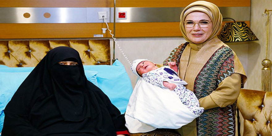 Emine Erdoğan'dan şehit bebeğine ziyaret