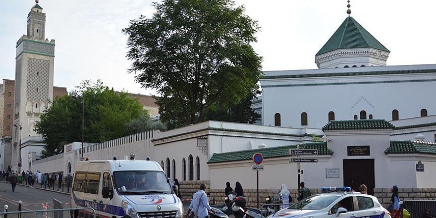 Paris’te bir cami tahliye edildi