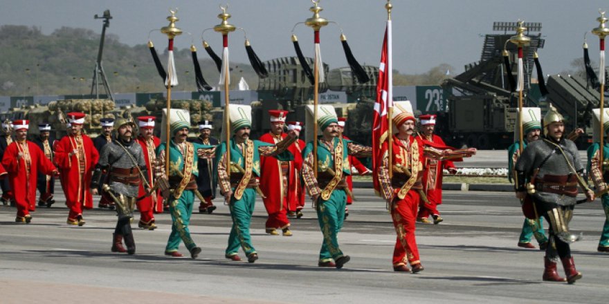 Pakistan'da 'Milli gün' kutlandı