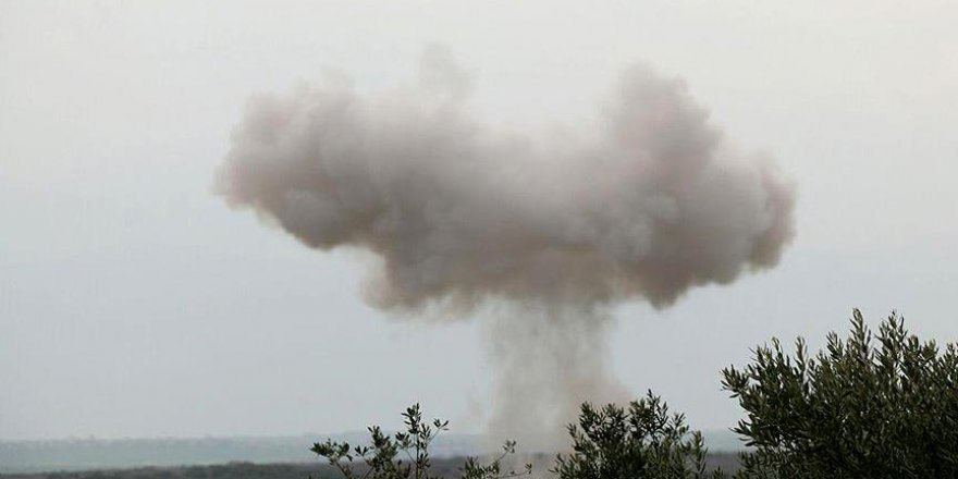 DEAŞ zulmünden kaçan Suriyelileri rejim uçakları hedef alıyor