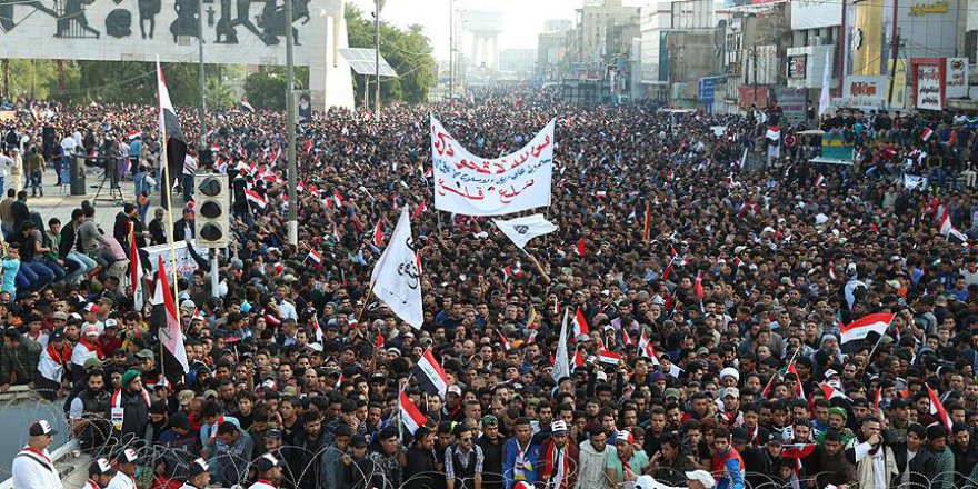 Irak'ta Şii lider Sadr yanlıları hükümet karşıtı gösteri düzenledi