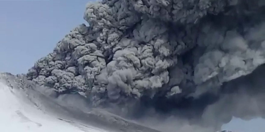 Rusya’daki yanardağ 200 yıl sonra patladı