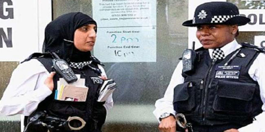 İskoçya polisi: Başörtüsü resmi üniformanın bir parçası
