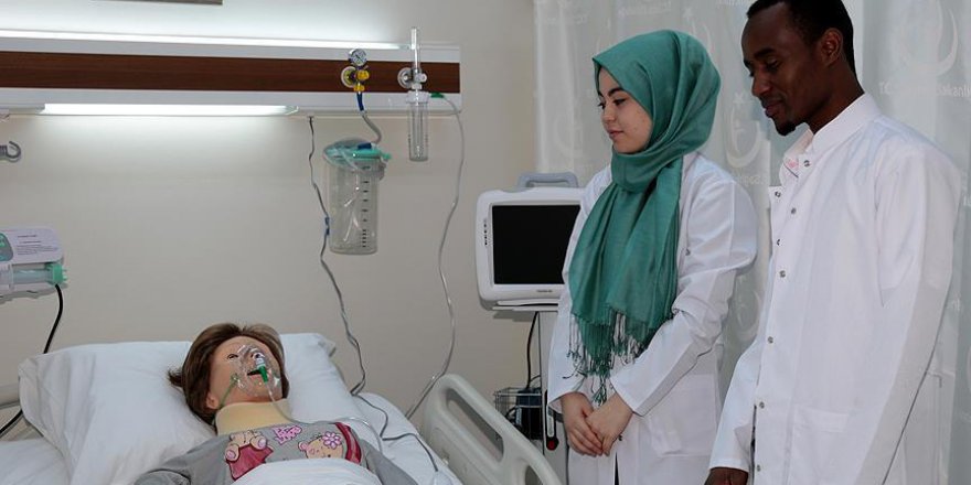 Hemşire simülasyon laboratuvarı açıldı