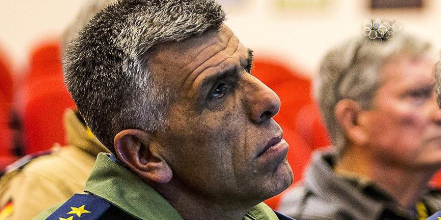 Darbe şüphelisi tümgeneral ABD'yi 9 kez aramış