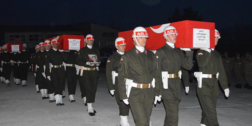 Şırnak'ta şehit askerler için tören