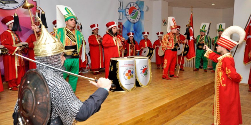 Bu mehter takımı 'engel' tanımıyor