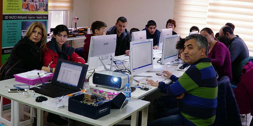 Tekirdağ'da çocuklar aileleriyle bilim öğreniyor