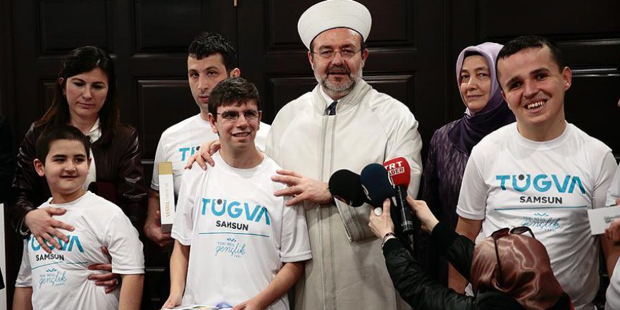 Mehmet Görmez otizmli çocuğa umre sözü verdi