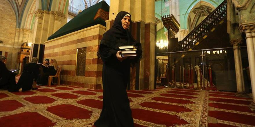 Kadınlar erkekten daha uzun yaşıyor