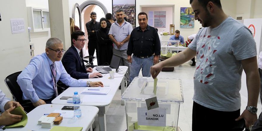 Suudi Arabistan'daki Türkler oy kullanmaya devam ediyor