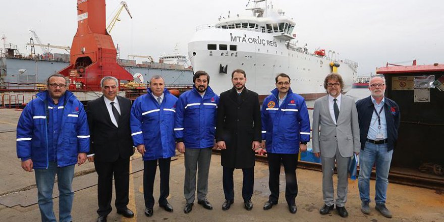 MTA Oruç Reis Gemisi petrol aramak için denize iniyor