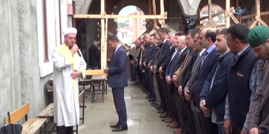 İdlib'deki kimyasal saldırıda ölenler için gıyabi cenaze namazı kılındı