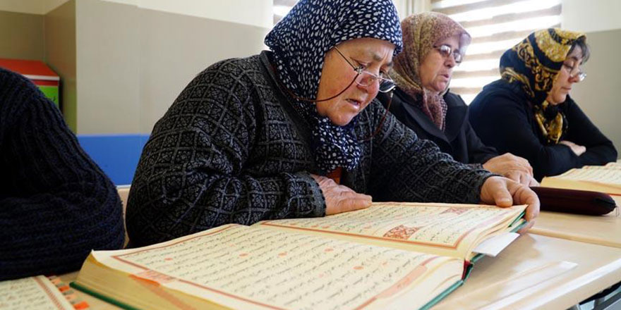 'Hayatta okuyamam' dediği Kur'an'ı 70'inde öğrendi