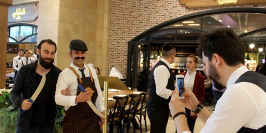 'Diriliş Ertuğrul' dizisinin oyuncuları Katar'da ilgiyle karşılandı