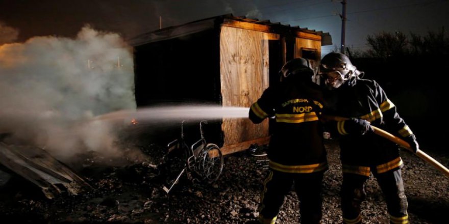 Fransa'da Mülteci kampı yandı