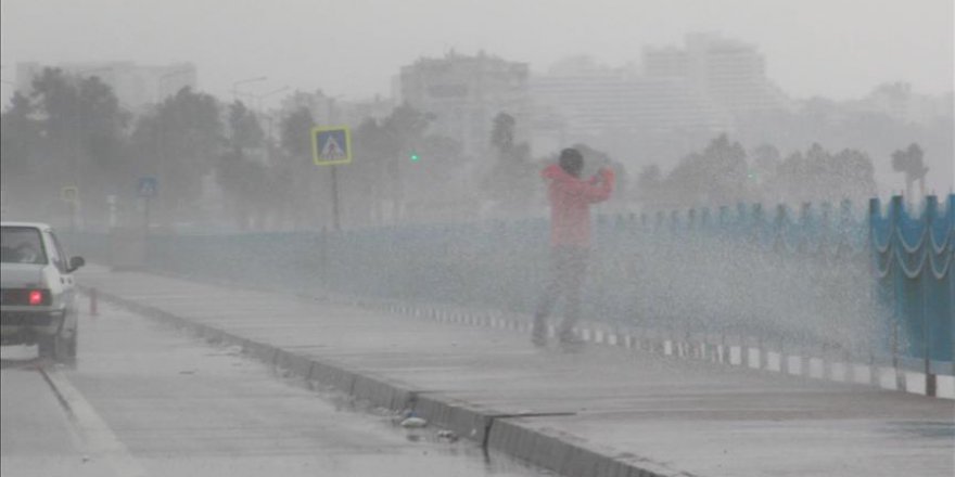 Antalya'da kuvvetli sağanak uyarısı