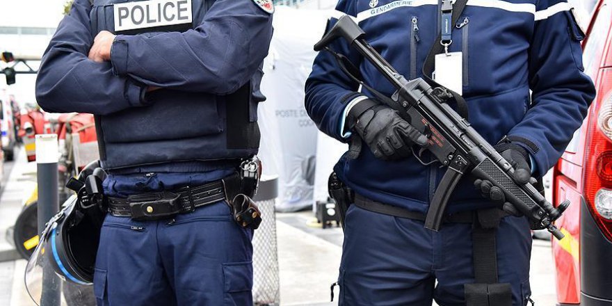 Fransa'da 17 binden fazla kişi terörizm şüphesiyle izleniyor