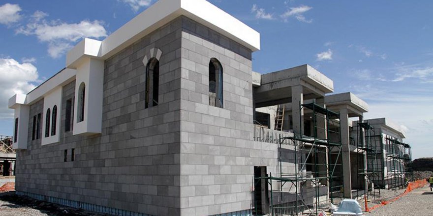 Sur'a tarihi dokuya uygun konaklar inşa ediliyor