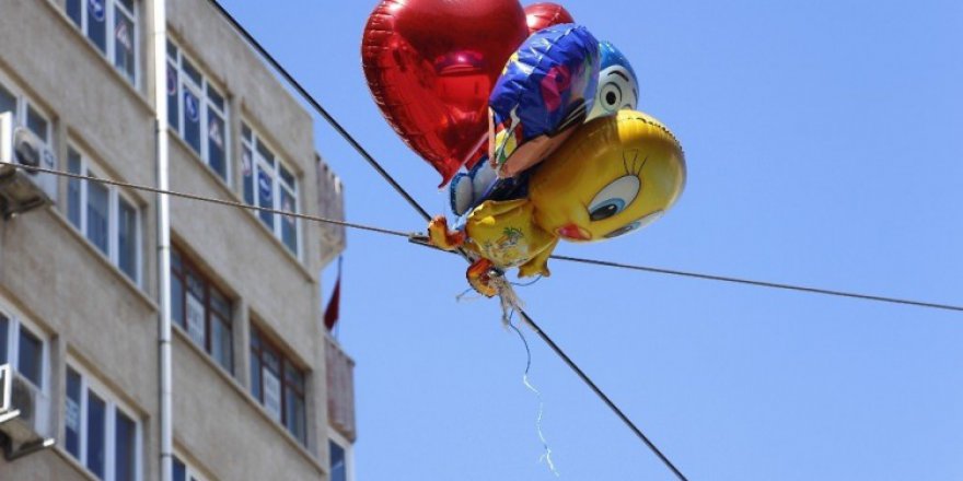 Çocuğunuza uçan balon alıyorsanız dikkat!