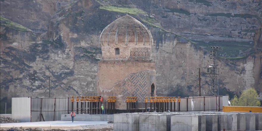 650 yıllık tarihi türbe tek parça halinde taşınacak
